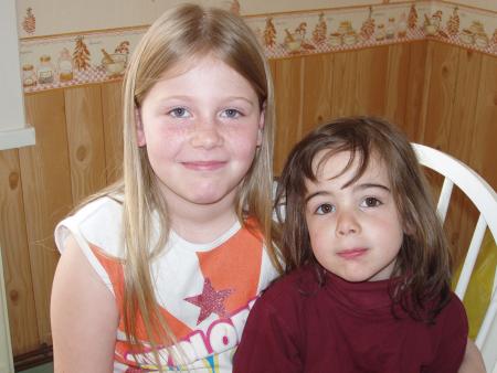 ben voila mes deux cousines eloise et pauline